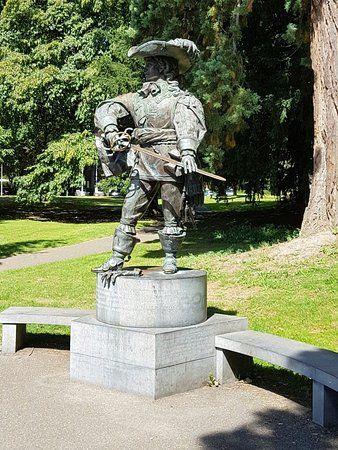 Statue of D'Artagnan
